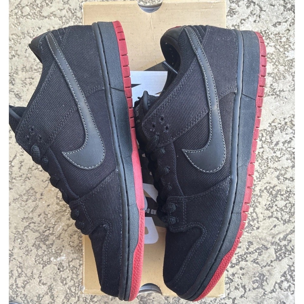 Preowned/Great Condition Nike SB Dunk Low Pro PRM. Black Levi. Men's Size 9.